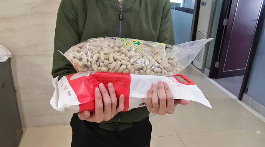 新春關懷 禮滿情暖！金環(huán)電器給員工發(fā)年貨