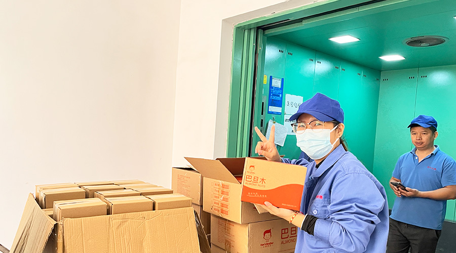 喜笑顏開(kāi)！三八婦女節(jié)  金環(huán)電器發(fā)放禮品暖人心